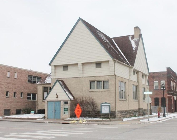 an older house, the cafe location